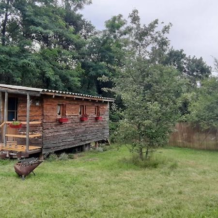 Charmante Roulotte Atypique Jaujac Exteriér fotografie