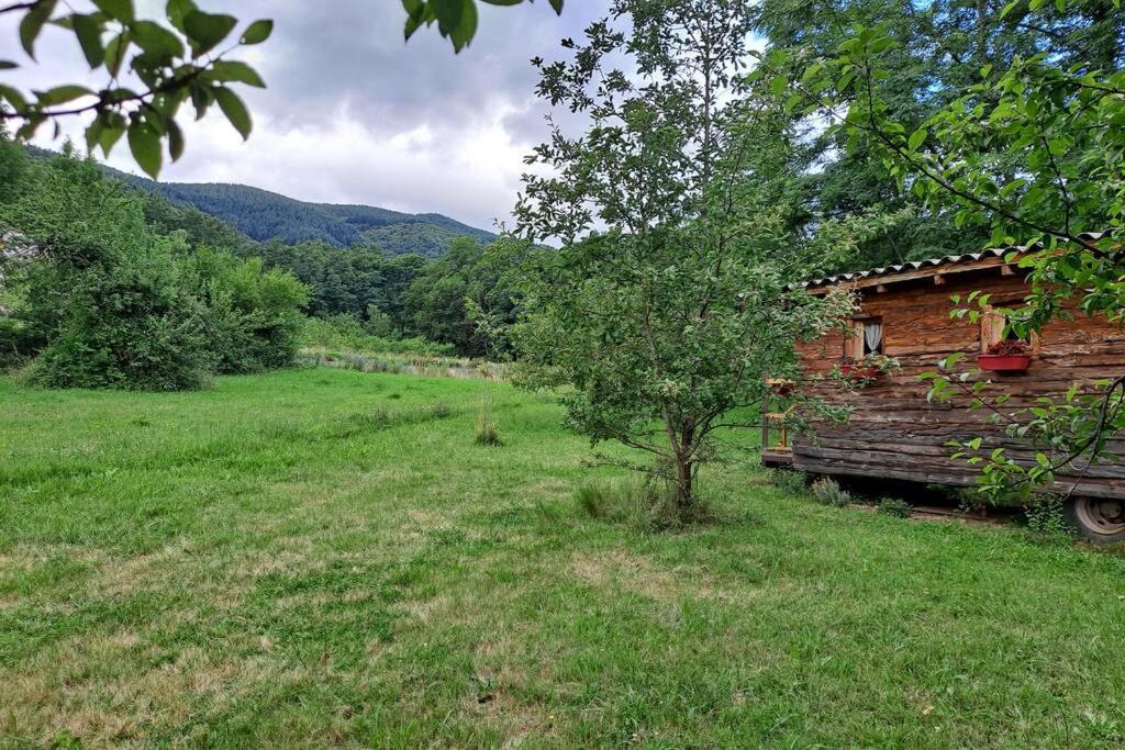 Charmante Roulotte Atypique Jaujac Exteriér fotografie